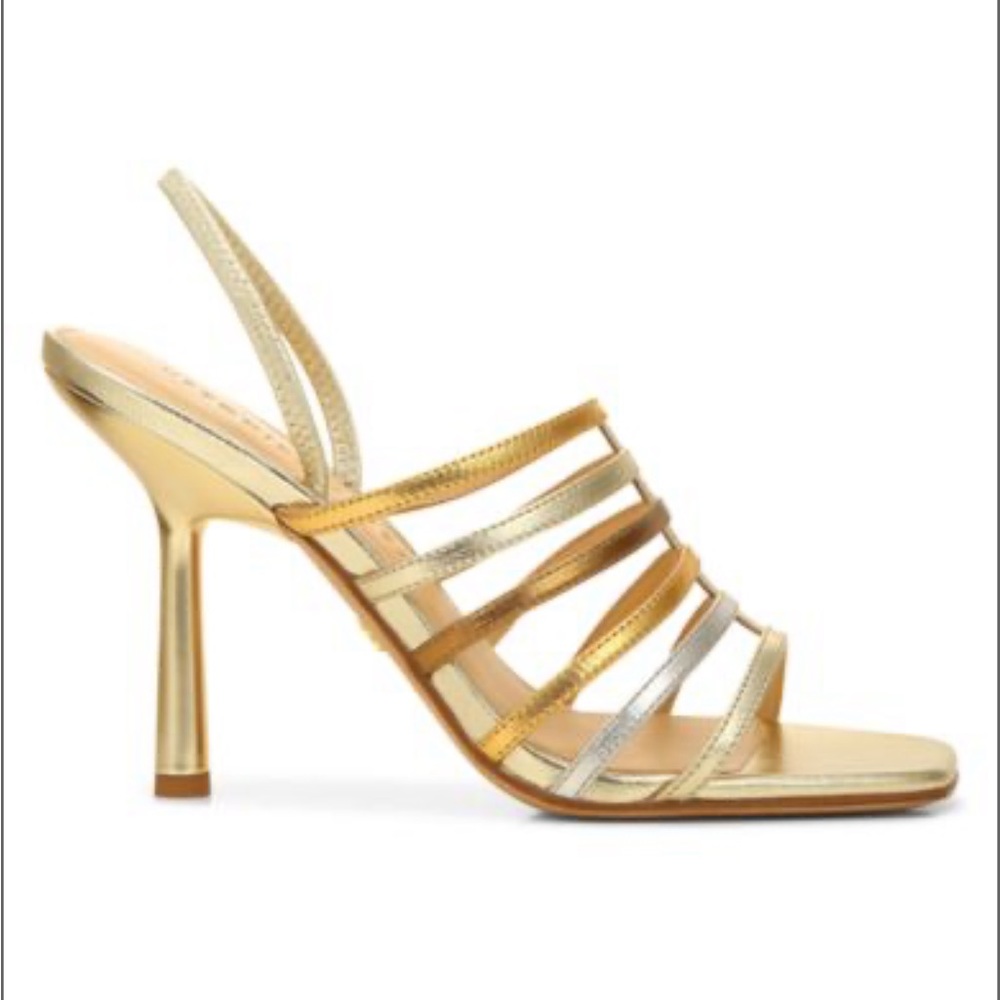 NWOT Veronica Beard Aldridge sandals. Never worn. Size 7.5